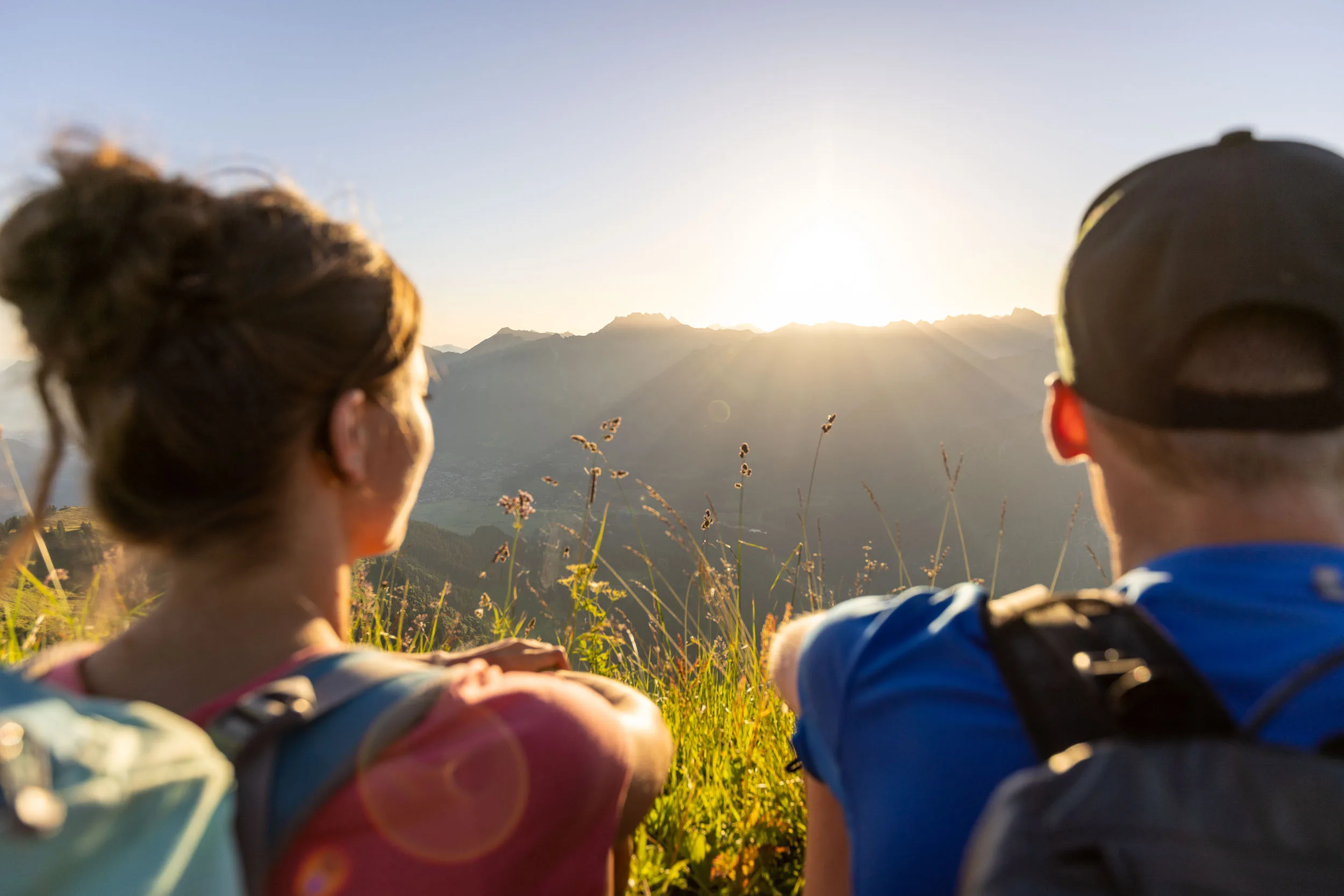 Wendelin Thannheimer und Agnes Zobel beim Wandern im Morgenlicht am Fellhorn/Söllereck.